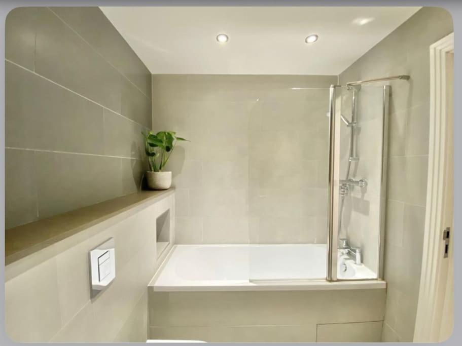 Luxury 4-Bed Apartment With Balcony & Garden, Near Emirates Stadium, 15 Mins To Central Londýn Exteriér fotografie