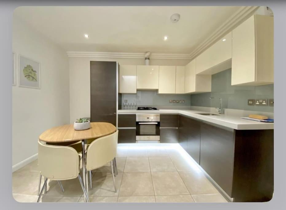 Luxury 4-Bed Apartment With Balcony & Garden, Near Emirates Stadium, 15 Mins To Central Londýn Exteriér fotografie